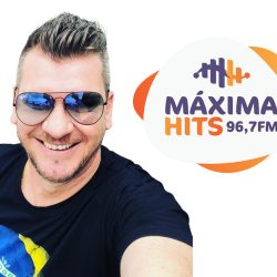 Foto de Dika Vignolis, comunicador na emissora de rádio Máxima Hits 96,7 FM.
