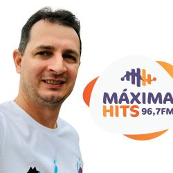Foto de Fábio, programador musical da emissora de rádio Máxima Hits 96,7 FM.