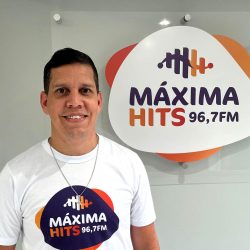 Foto de Thiago Borges, OPEC na emissora de rádio Máxima Hits 96,7 FM.